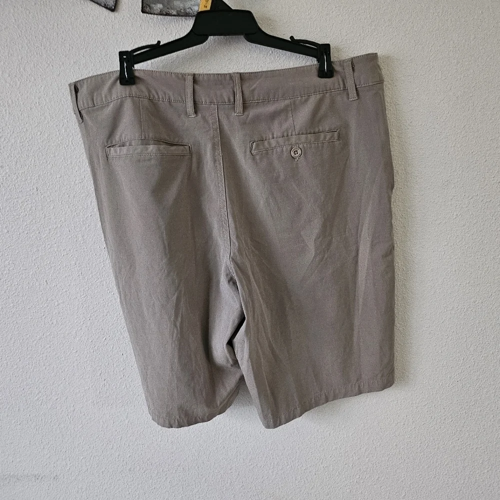 Swiss Tech Men's Active Wear Short Pants Size 36.
